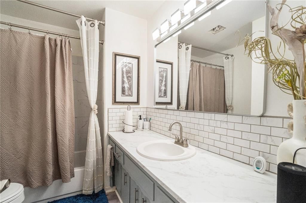 Photo 17 of 29 - 2300 N 64th Street