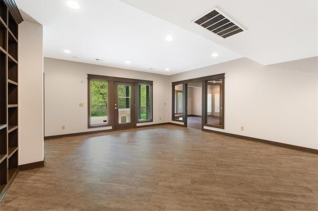 9221 N Overton Avenue — photo 31