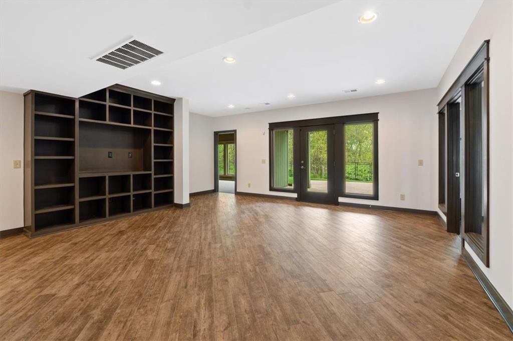 9221 N Overton Avenue — photo 32