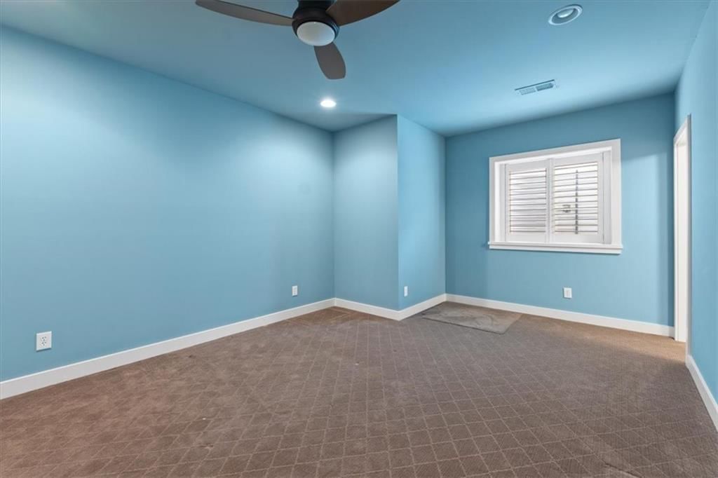 9221 N Overton Avenue — photo 33