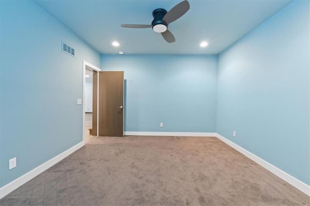 9221 N Overton Avenue — photo 34