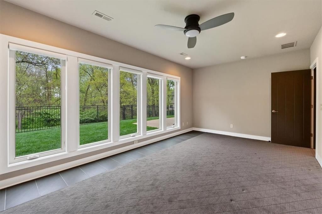 9221 N Overton Avenue — photo 37
