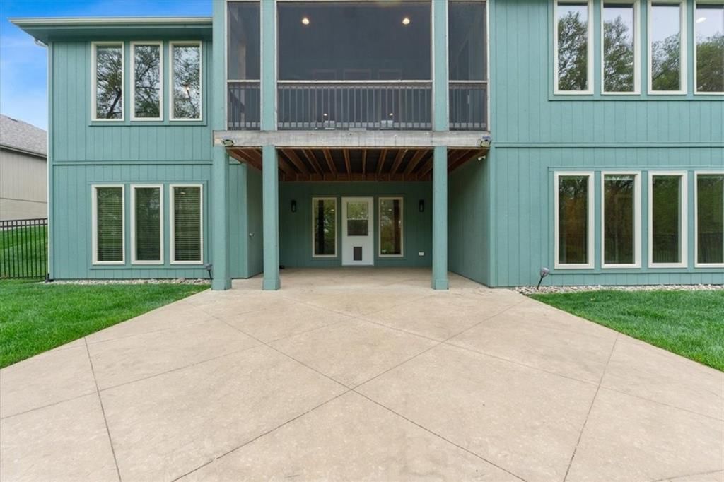 9221 N Overton Avenue — photo 46
