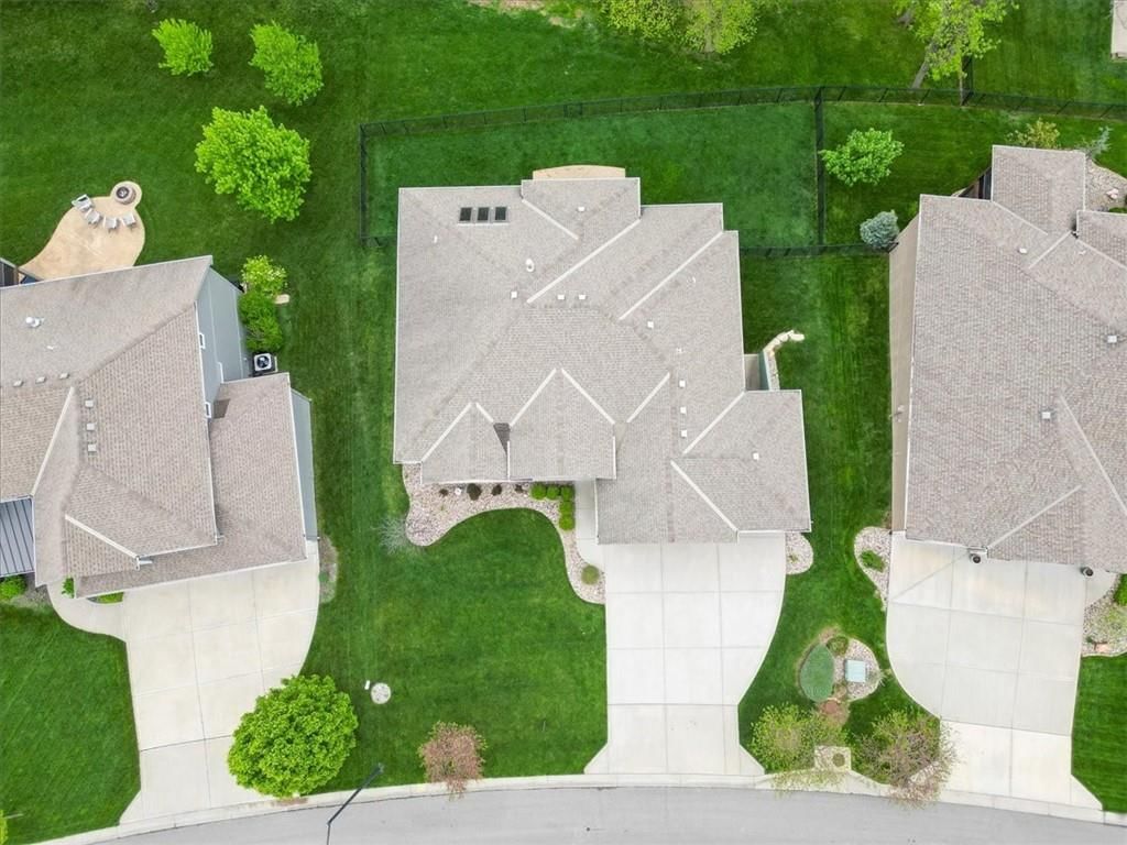 9221 N Overton Avenue — photo 48