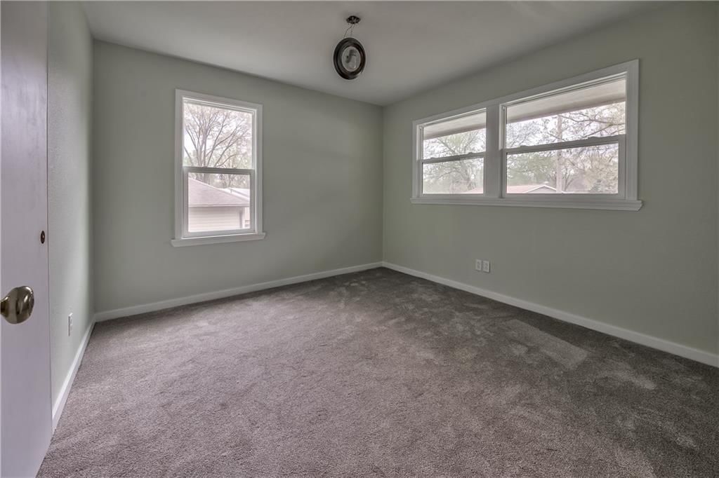 7 S 71st Terrace — photo 11