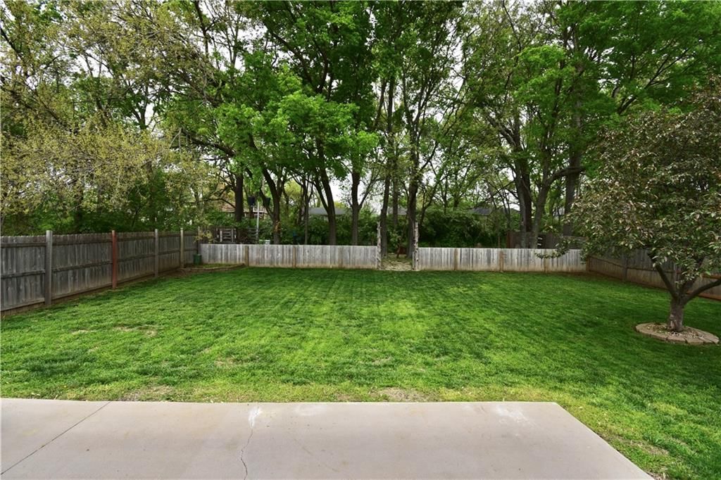 2609 NW Richard Drive — photo 32