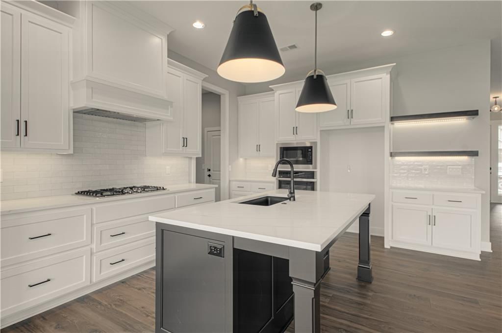 17163 S Laurelwood Street — photo 12