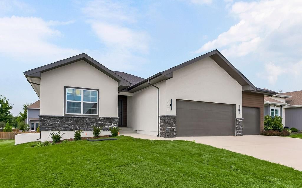 16488 S Stagecoach Street — photo 1