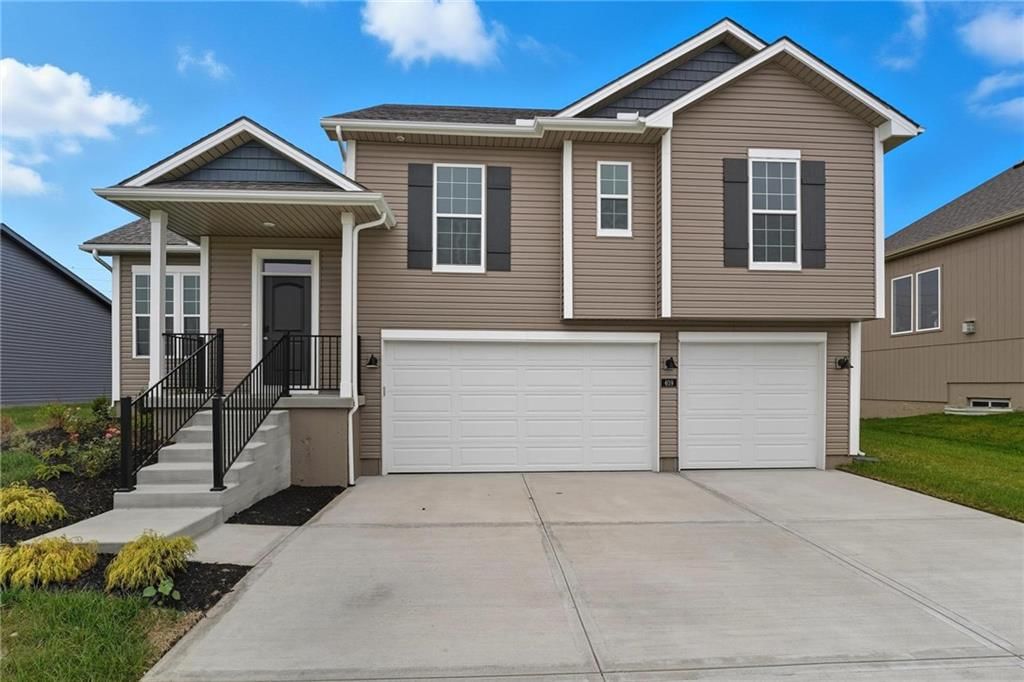 409 SW Hawthorne Lane, Blue Springs, MO
