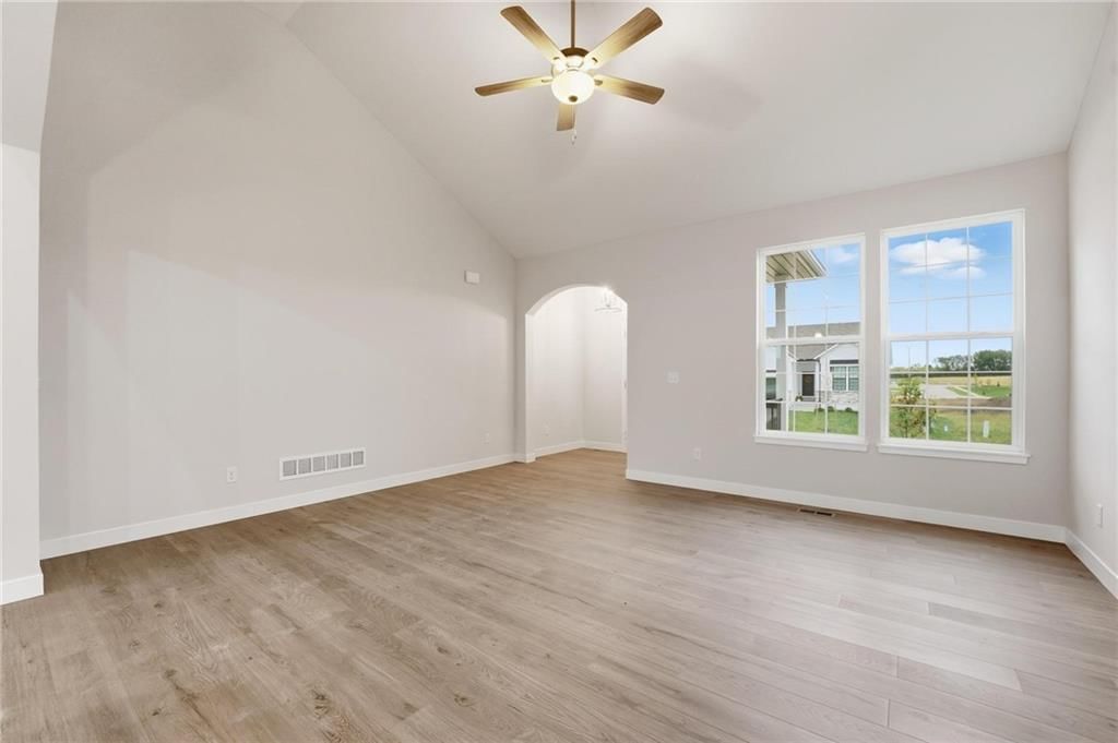 409 SW Hawthorne Lane — photo 8
