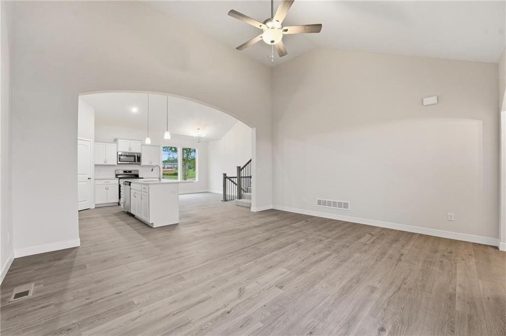 409 SW Hawthorne Lane — photo 9