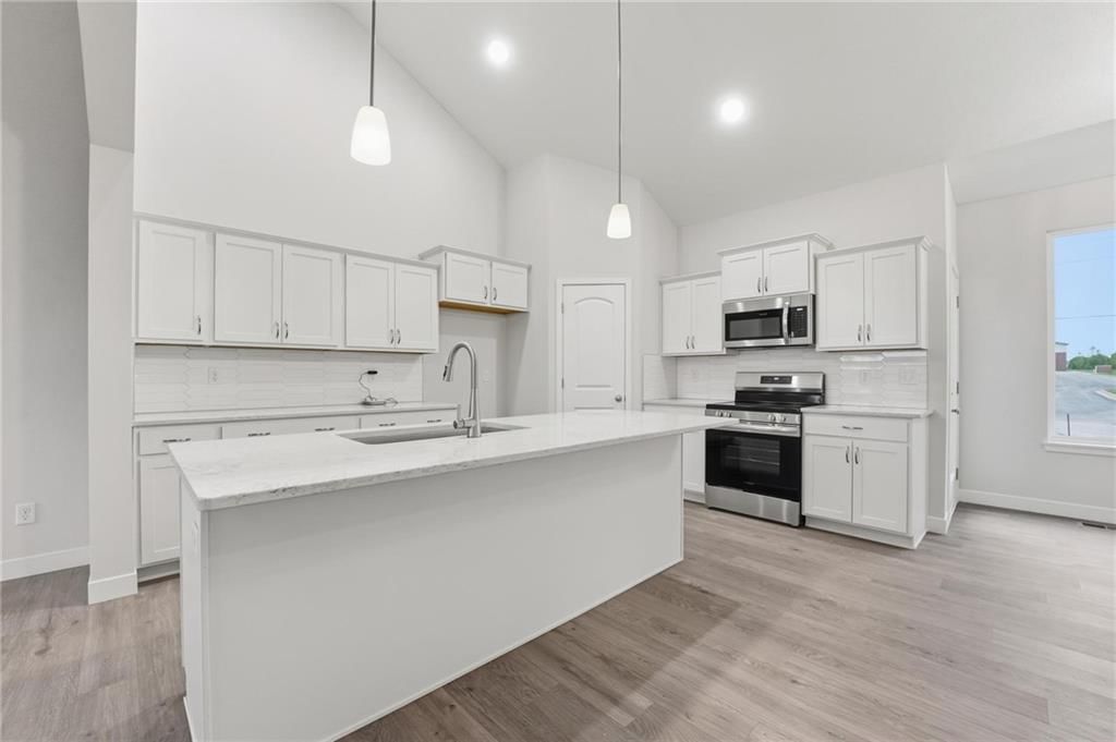 409 SW Hawthorne Lane — photo 11