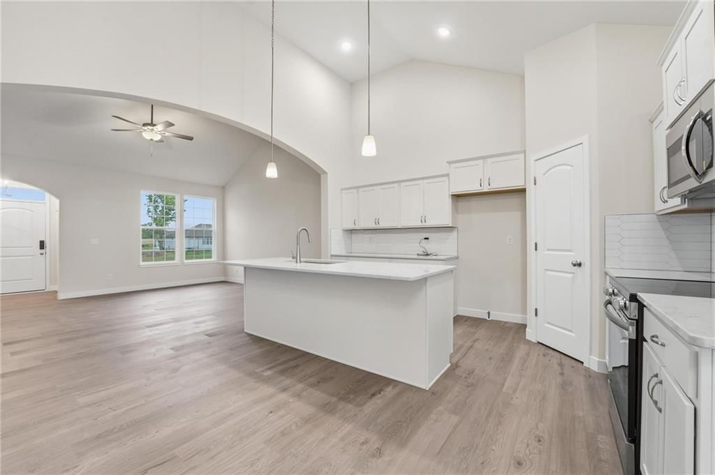 409 SW Hawthorne Lane — photo 13