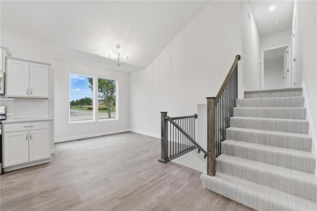409 SW Hawthorne Lane — photo 16