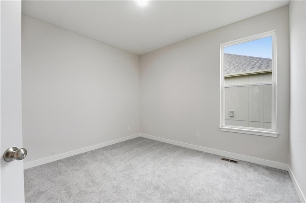 409 SW Hawthorne Lane — photo 24