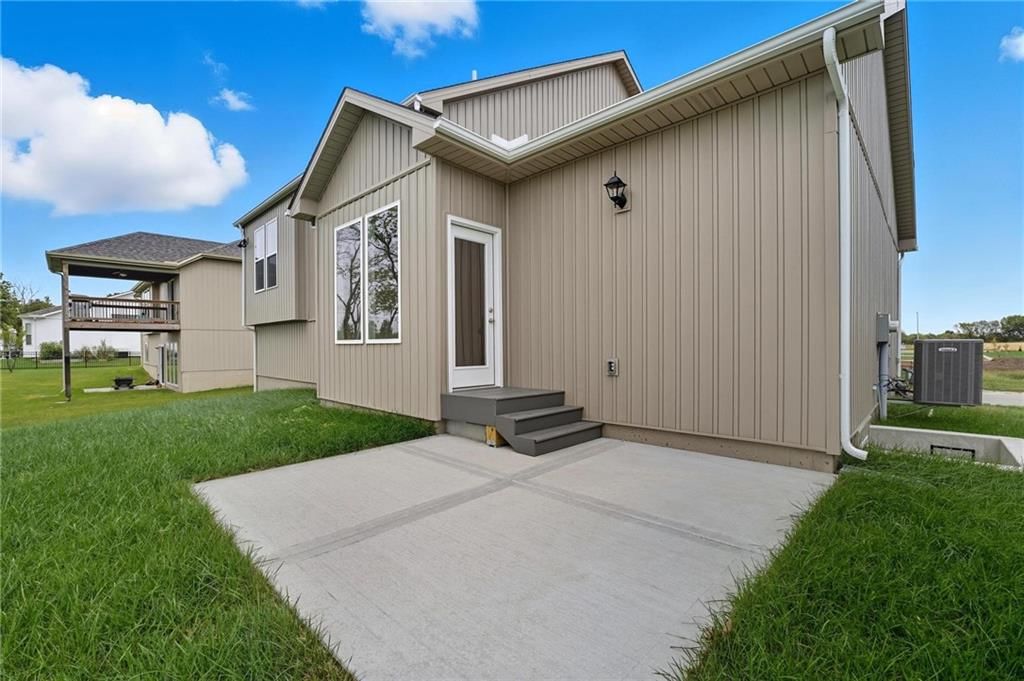 409 SW Hawthorne Lane — photo 31