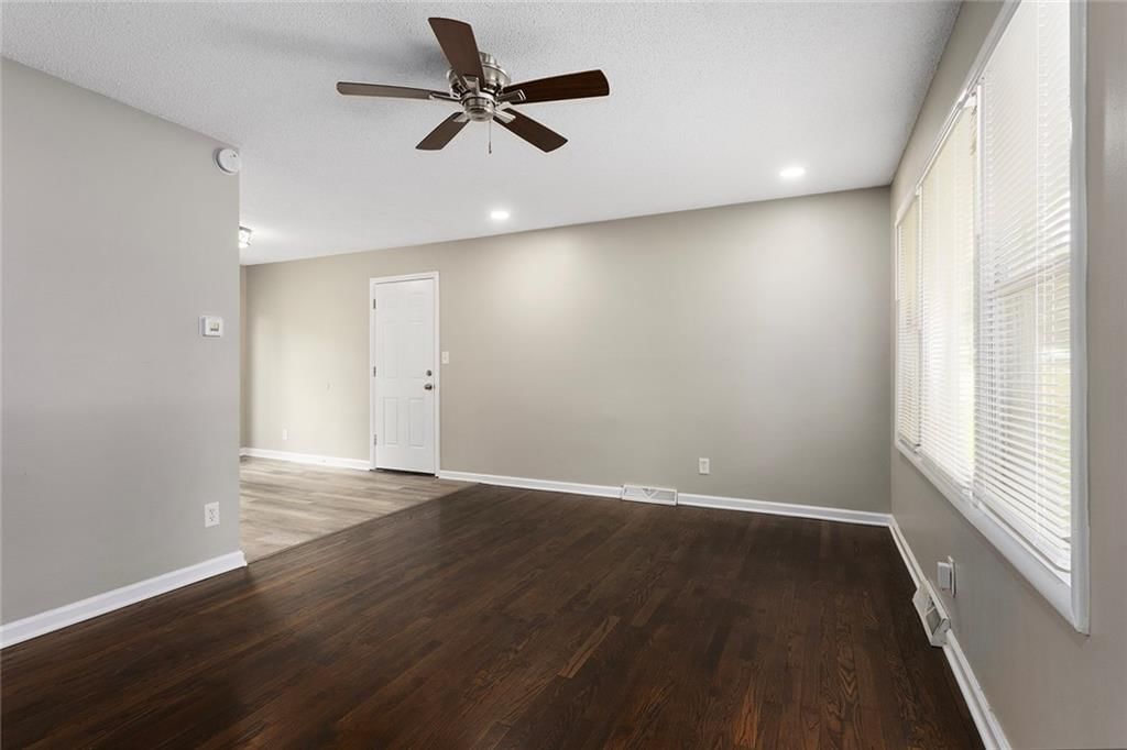 8218 Ruskin Way — photo 3