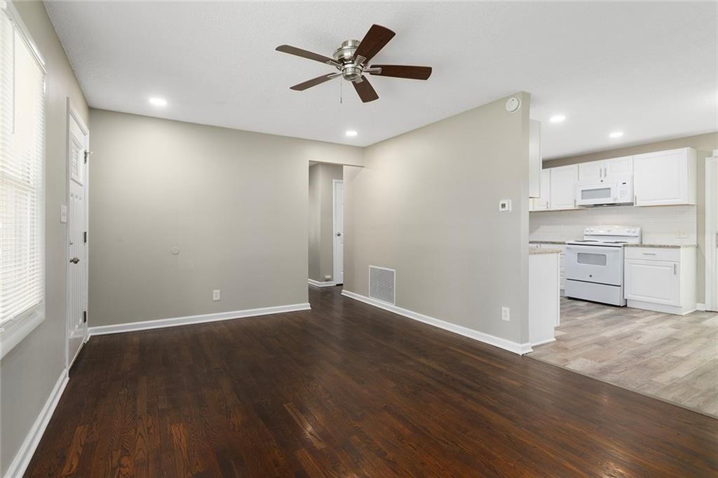 8218 Ruskin Way — photo 5