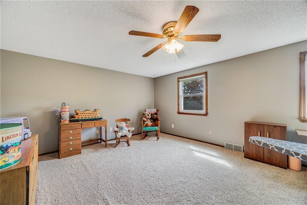 1135 Columbus Street — photo 24