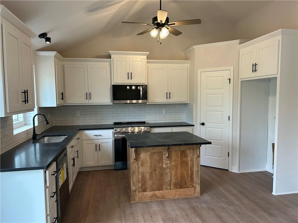 16108 Harris Avenue — photo 3