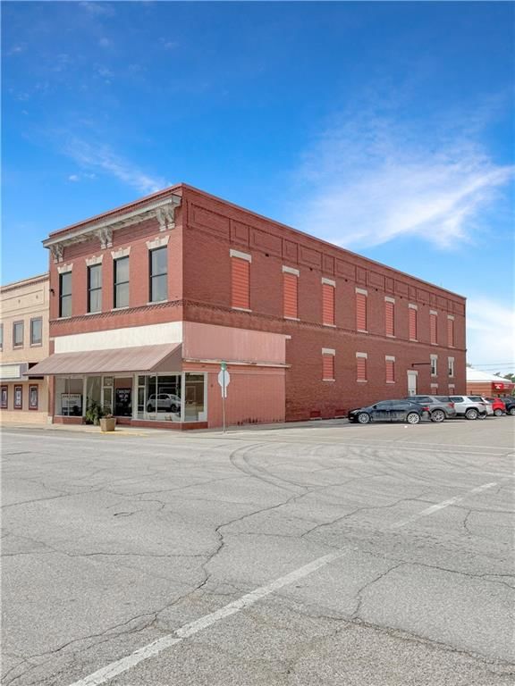 Photo 5 of 61 - 2000 S Main Street