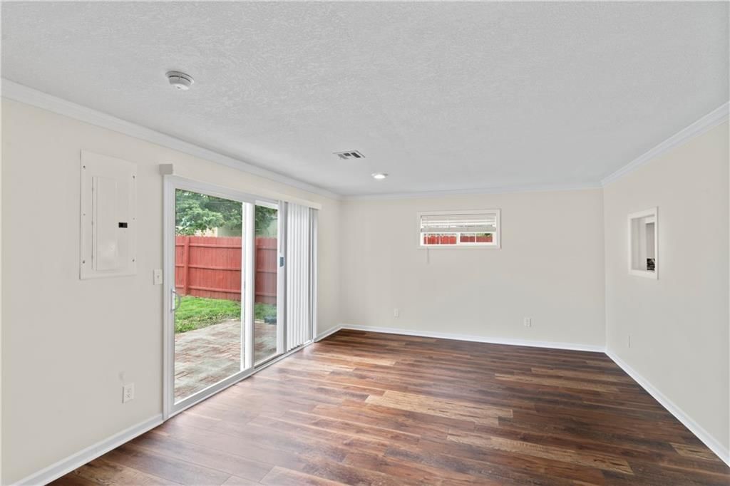 5217 Woodend Avenue — photo 24