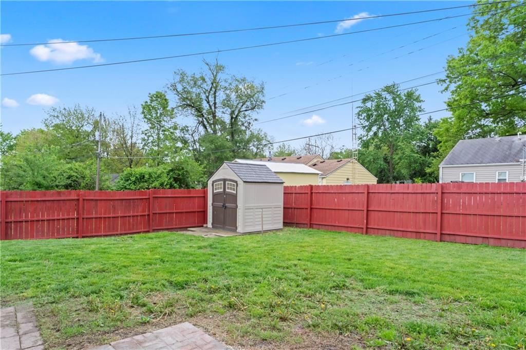 5217 Woodend Avenue — photo 26