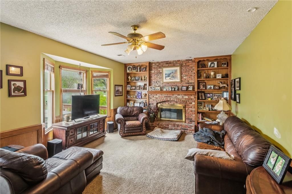 15633 Reeds Street — photo 9
