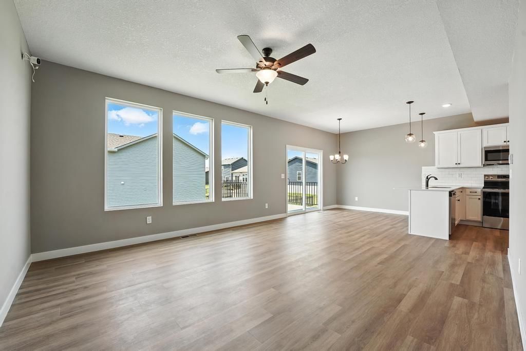 12512 S Parkwood Lane, Lee's Summit, MO