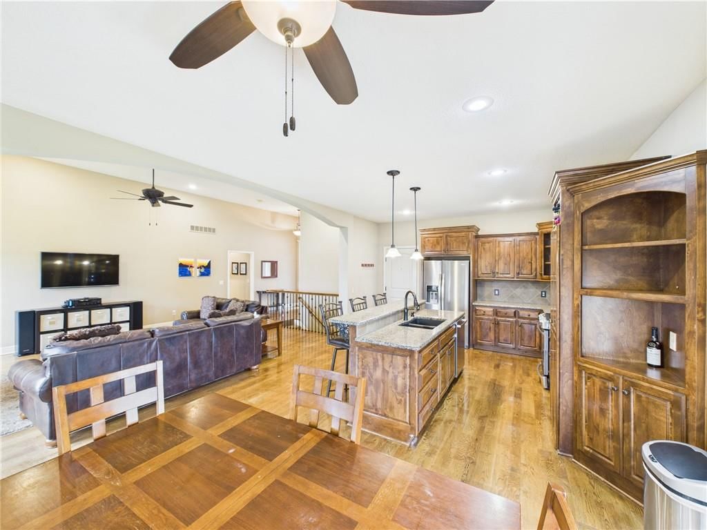 1808 Meadow Lane — photo 7