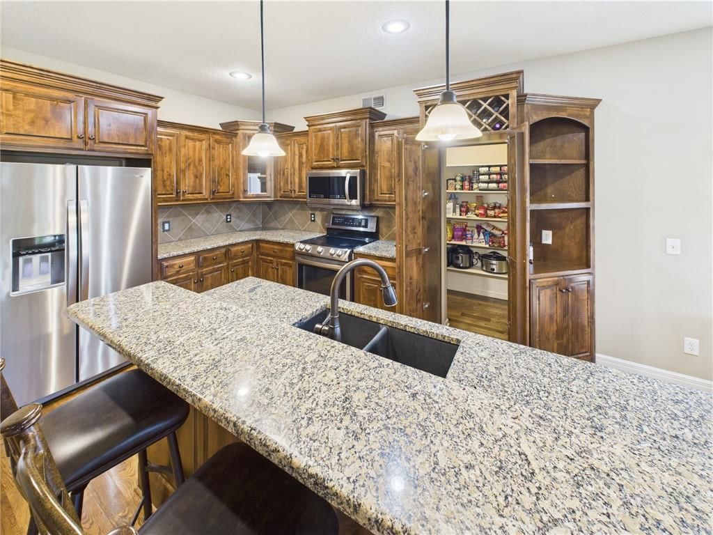 1808 Meadow Lane — photo 9