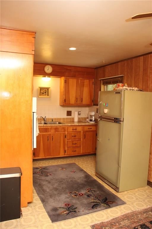 8616 Winchester Avenue — photo 10