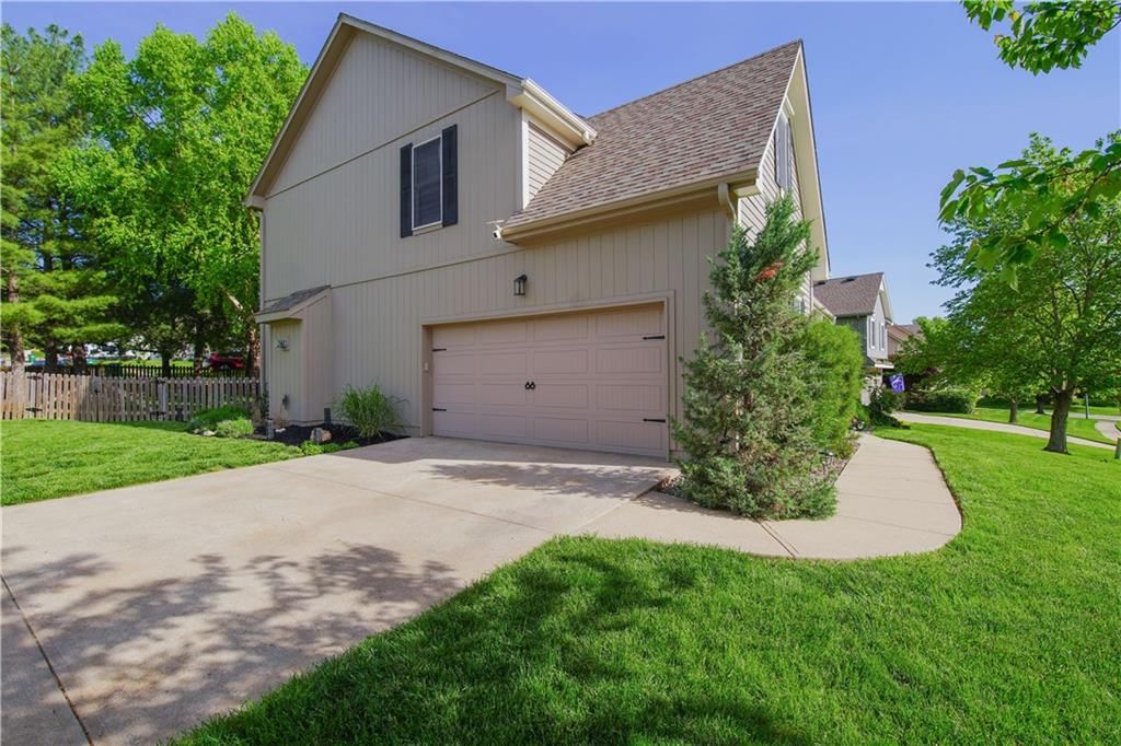 920 SW Blazing Star Drive — photo 48