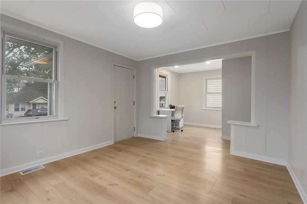 Photo 2 of 22 - 4433 N Jackson Avenue