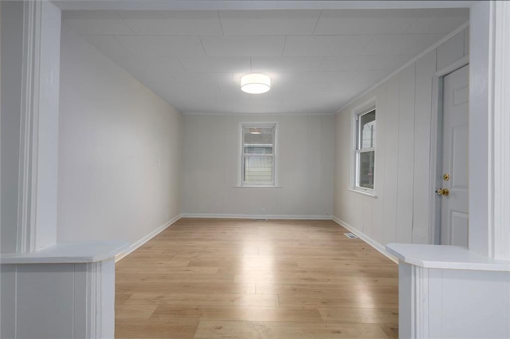 Photo 3 of 22 - 4433 N Jackson Avenue