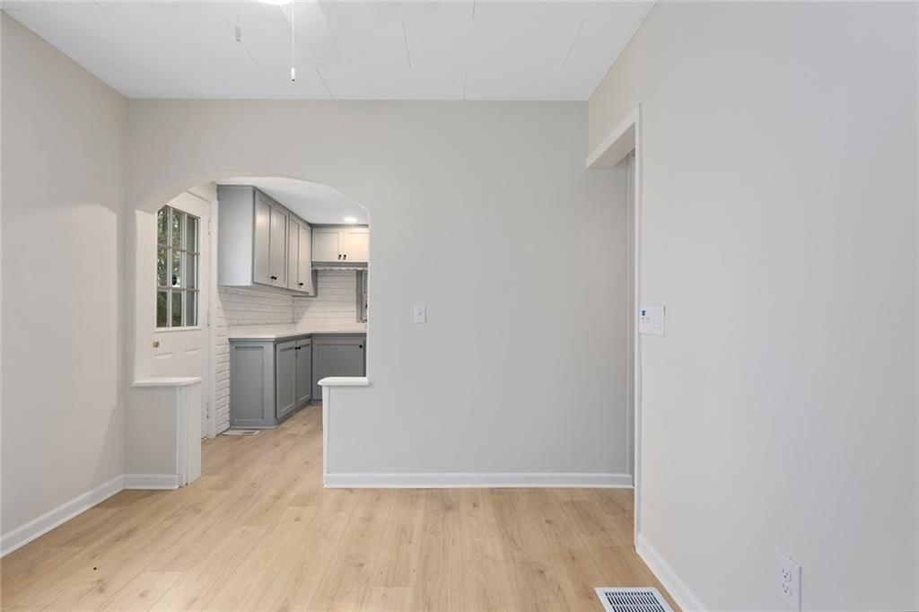 Photo 7 of 22 - 4433 N Jackson Avenue