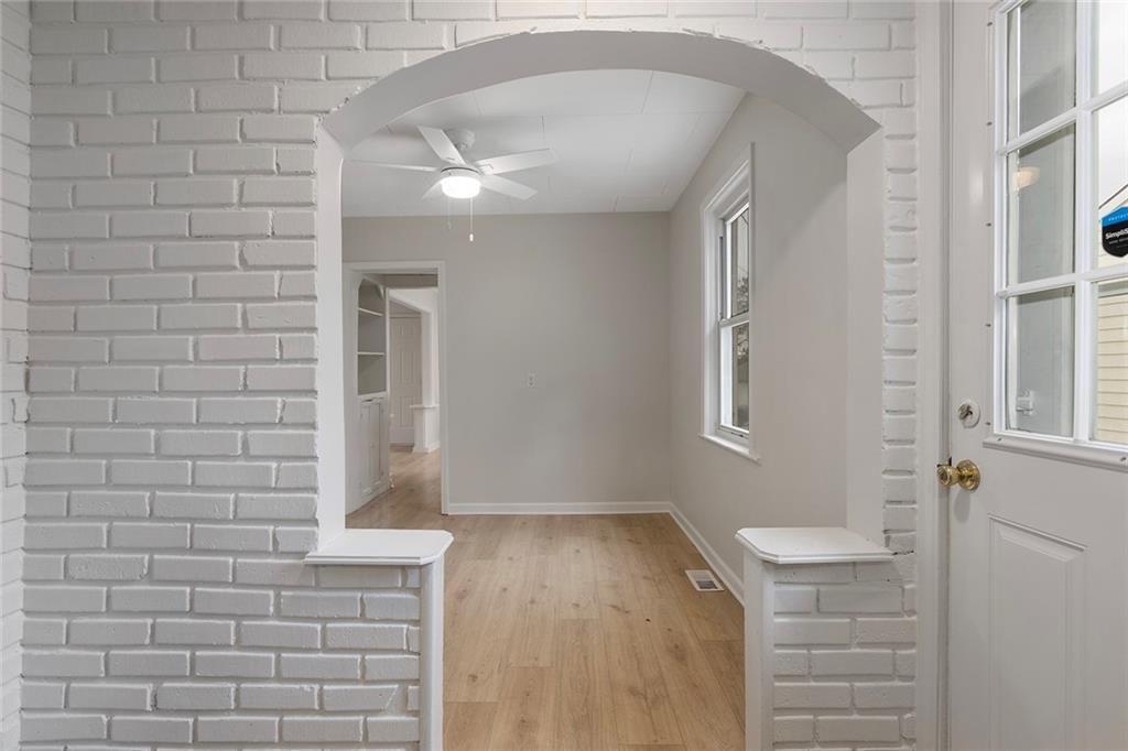 Photo 10 of 22 - 4433 N Jackson Avenue