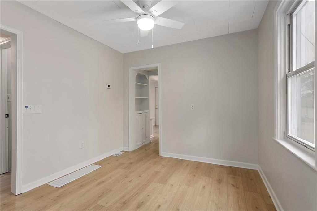 Photo 11 of 22 - 4433 N Jackson Avenue
