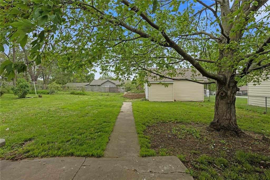 Photo 18 of 22 - 4433 N Jackson Avenue
