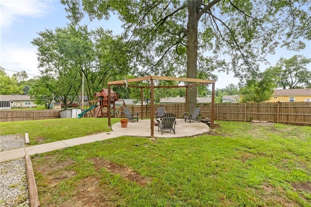 8111 Orville Avenue — photo 34