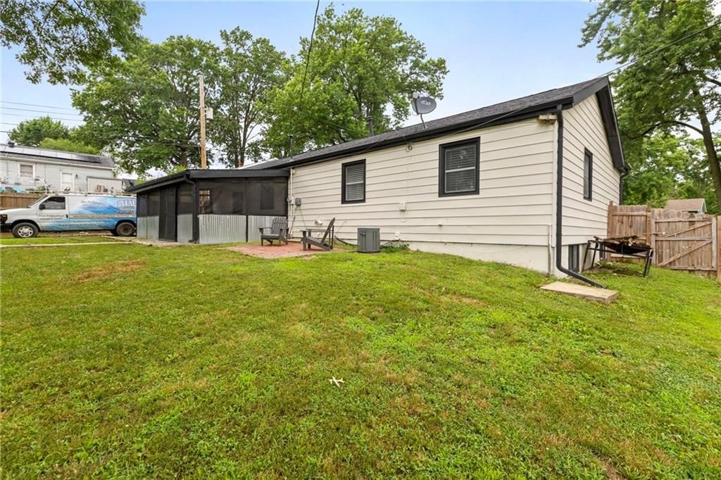 8111 Orville Avenue — photo 36