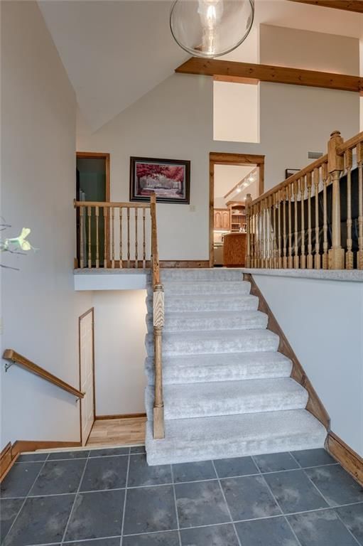204 Surrey Court — photo 3