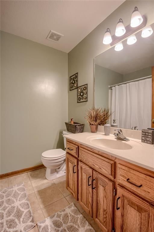 204 Surrey Court — photo 18