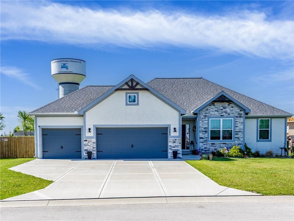 15607 Lakeside Drive — photo 1