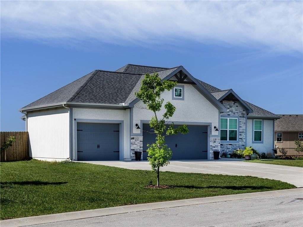 15607 Lakeside Drive — photo 2