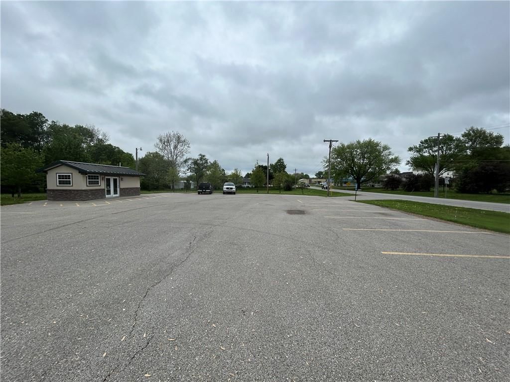 102 W Lawrence Street — photo 4
