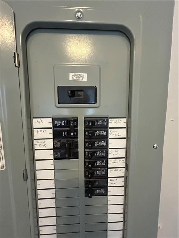 102 W Lawrence Street — photo 13