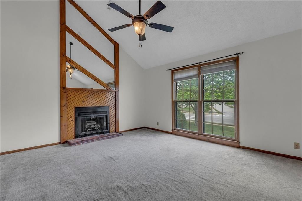 Photo 7 of 32 - 401 S Montclaire Drive