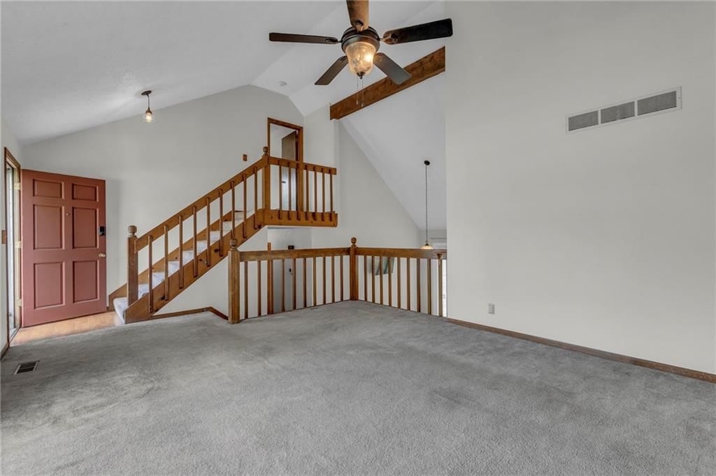 Photo 8 of 32 - 401 S Montclaire Drive