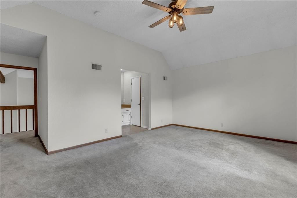 Photo 20 of 32 - 401 S Montclaire Drive
